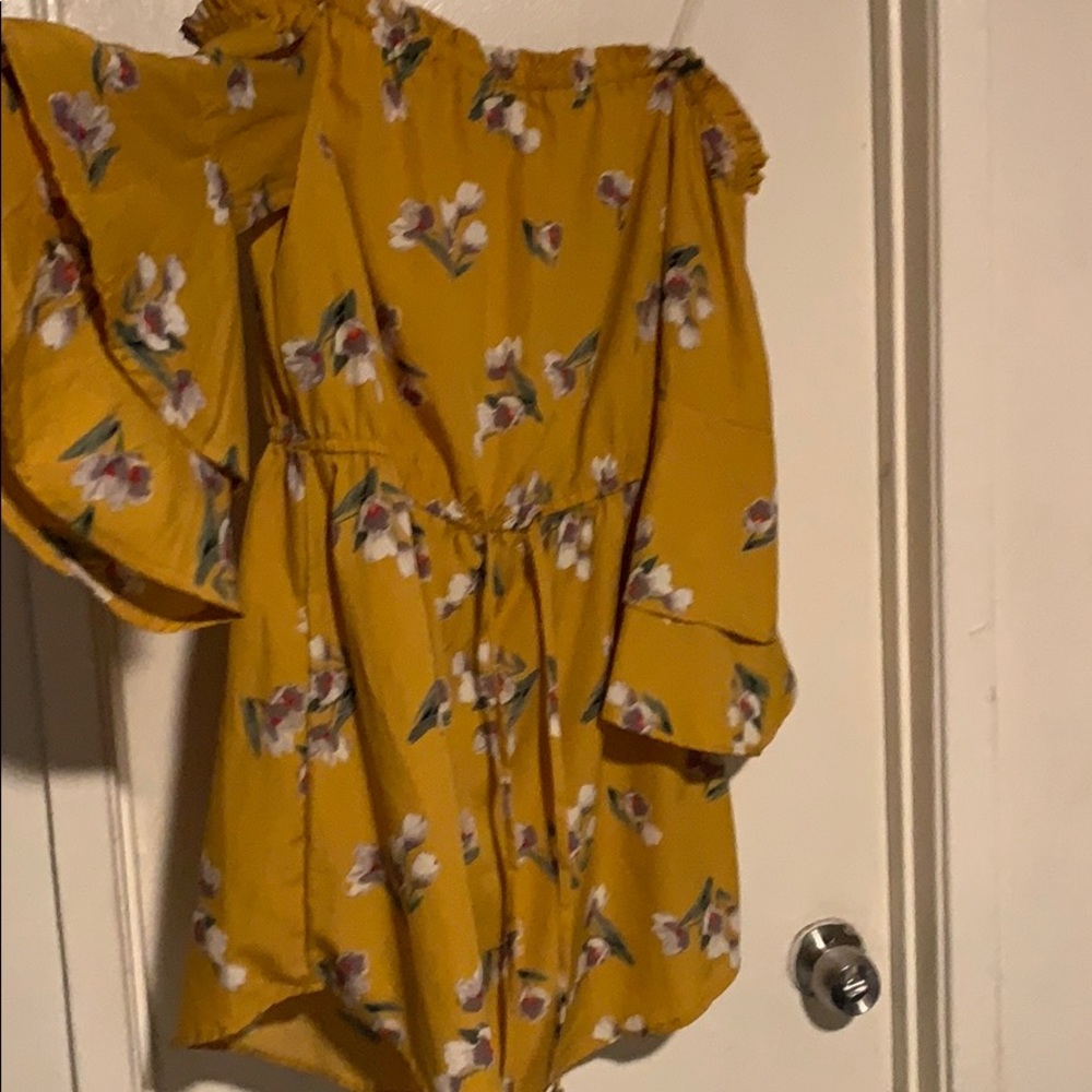 Off the shoulder - Picture 2 of 3